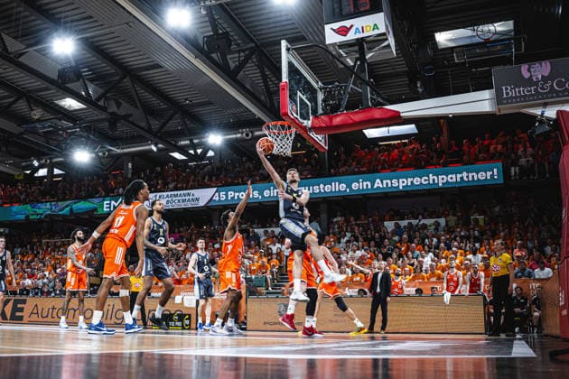 1 Basketball Bundesliga, easyCredit BBL, Season 2025 2026, Men, Playoffs, Quarterfinals, Game 4, 24 05 2026, RASTA Vechta ALBA Berlin Martin Hermannsson 15 ALBA BERLIN at basketball Vechta RASTA Dome Lower Saxony Germany