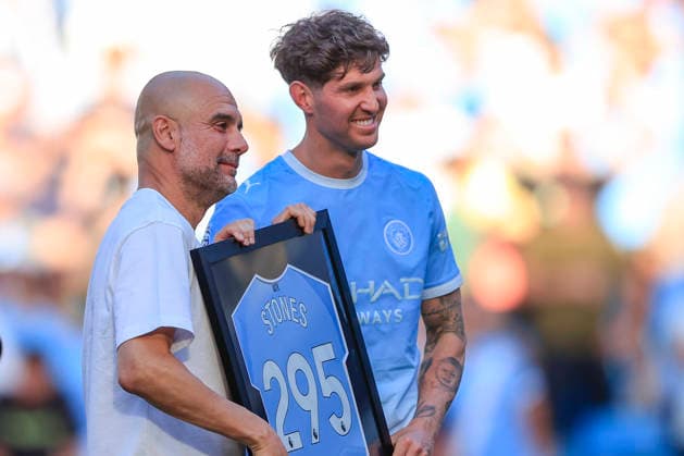 Manchester City v Aston Villa, Premier League John Stones (5) of Manchester City receives a commemorative shirt from Pep Guardiola the Manchester City manager during the celebrations at the end of the Premier League match between Manchester City and Aston Villa at the Etihad Stadium, Manchester, UK on 24 May 2026. Manchester Etihad Stadium Manchester UK Editorial use only DataCo restrictions apply See www.football-dataco.com , Copyright: xConorxMolloyx PSI-24291-0052