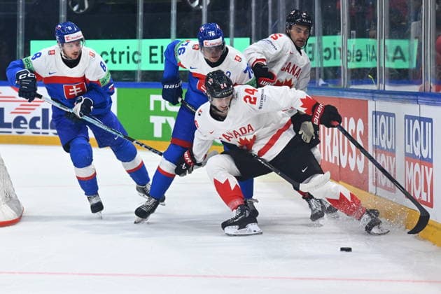 L-R Oliver Okuliar and Martin Pospisil (both SVK) and Dylan Cozens and Denton Mateychuk (both CAN) in action during to the group B match of the World Ice hockey, Eishockey Championship, Slovakia - Canada, Fribourg, Switzerland, on May 24, 2026. (CTKxPhoto RadekxPetrasek) CTKPhotoP2026052406450  CTKPhotoP2026052406450