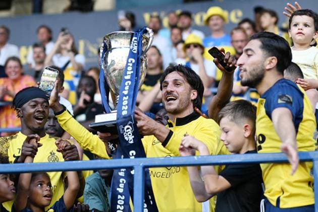 Union s Kevin Mac Allister celebrates with the Belgian Cup after a soccer match between Royale Union Saint-Gilloise and RSC Anderlecht, Sunday 24 May 2026 in Brussels, on the last day of the Champion s Play-offs of the 2025-2026 Jupiler Pro League first division of the Belgian championship. MAARTENxSTRAETEMANS  x174948709x