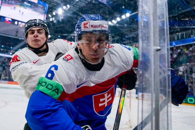 FRIBOURG, SWITZERLAND MAY 24 Porter Martone of Canada L against Viliam Kmec of Slovakia R during the 2026 IIHF Ice Hockey World Championship Switzerland game between Slovakia and Canada at BCF Arena on May 24, 2026 in Fribourg, Fribourg Fribourg BCF Arena Fribourg Switzerland Copyright: xJustPictures.ch JarixPestelaccix jp-en-EuSpIm-JP6_JAR_Slovakia_Canada_24May2026_00014