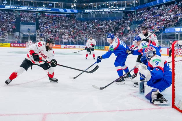 FRIBOURG, SWITZERLAND MAY 24 goalkeeper Samuel Hlavaj of Slovakia R saves on Ryan O™reilly of Canada L during the 2026 IIHF Ice Hockey World Championship Switzerland game between Slovakia and Canada at BCF Arena on May 24, 2026 in Fribourg, Fribourg Fribourg BCF Arena Fribourg Switzerland Copyright: xJustPictures.ch JarixPestelaccix jp-en-EuSpIm-JP6_JAR_Slovakia_Canada_24May2026_00020