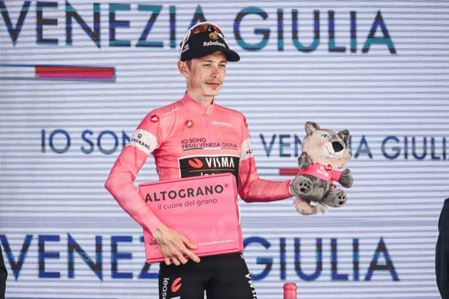 Sport Bilder des Tages IPA85044799 - Milan, The arrival of Stage 15 of the Giro D Italia 2026 from Voghera to Milan through the streets of the city center. Pictured: Jonas Vingegaard  Copyright: xAlessandroxBremecx xx 0857453070st
