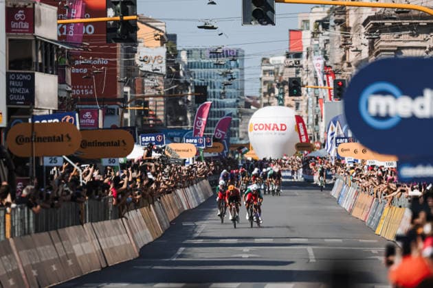 IPA85044725 - Milan, The arrival of Stage 15 of the Giro D Italia 2026 from Voghera to Milan through the streets of the city center. Pictured: Fredrik Dversnes Lavik, Mirco Maestri, Martin Marcellusi  Copyright: xAlessandroxBremecx xx 0857453169st