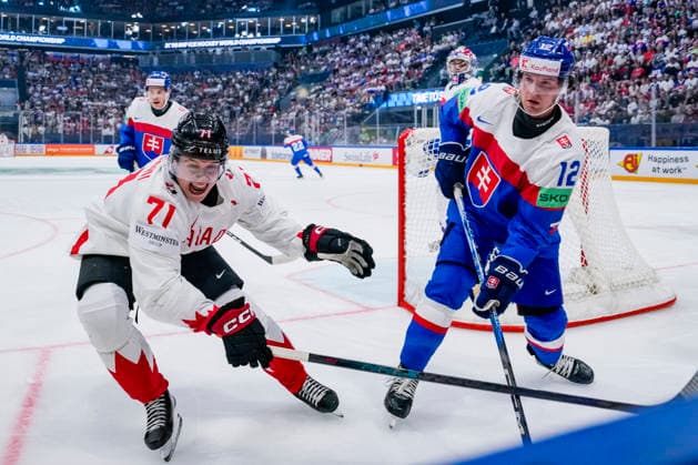 FRIBOURG, SWITZERLAND MAY 24 Macklin Celebrini of Canada L against Samuel Knazko of Slovakia R during the 2026 IIHF Ice Hockey World Championship Switzerland game between Slovakia and Canada at BCF Arena on May 24, 2026 in Fribourg, Fribourg Fribourg BCF Arena Fribourg Switzerland Copyright: xJustPictures.ch JarixPestelaccix jp-en-EuSpIm-JP6_JAR_Slovakia_Canada_24May2026_00042