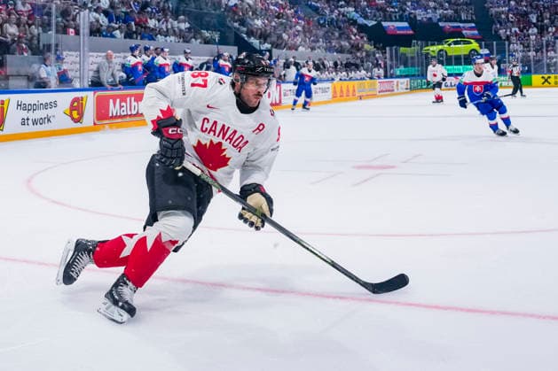 FRIBOURG, SWITZERLAND MAY 24 Sidney Crosby of Canada in action during the 2026 IIHF Ice Hockey World Championship Switzerland game between Slovakia and Canada at BCF Arena on May 24, 2026 in Fribourg, Fribourg Fribourg BCF Arena Fribourg Switzerland Copyright: xJustPictures.ch JarixPestelaccix jp-en-EuSpIm-JP6_JAR_Slovakia_Canada_24May2026_00049
