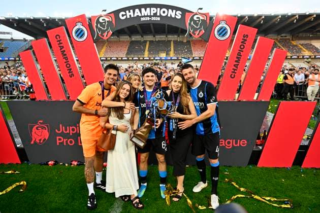 Club Brugge v KAA Gent - Jupiler Pro League Champions Play-Off BRUGGE, BELGIUM - MAY 24 : Van Den Heuvel Dani goalkeeper of Club Brugge, Sabbe Kyriani defender of Club Brugge, Mechele Brandon defender of Club Brugge celebrates winning the championship title after the Jupiler Pro League Champions Play-Off match between Club Brugge and KAA Gent on May 24, 2026 in Brugge, Belgium, 24 05 2026 Brugge Belgium  Copyright: xTomasxSiskx