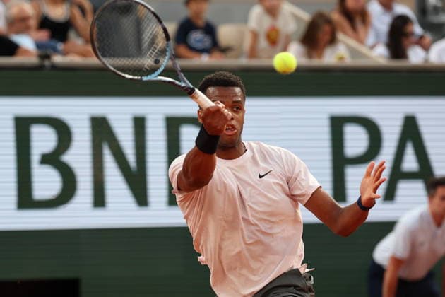 ROLAND GARROS 2026 Thierry Larret MAXPPP - PARIS (75) 24 05 2026 Thierry Larret Maxppp. Tennis. Roland Garros 2026. Internationaux de France de tennis. Stade Roland Garros, Paris (75). Le 24 Mai. Court Philippe CHATRIER : Giovanni MPETSHI PERRICAR (FRA) vs Novak DJOKOVIC (SRB). Roland Garros French Open tennis tournament, in Paris, France, on 24 May 2026. PARIS (75) STADE ROLAND GARROS PARIS ILE DE FRANCE FRANCE  Copyright: xMAXPPPxThierryxLarretx TLR202605248670 TLR202605248670