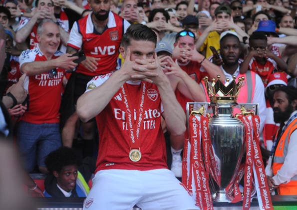 Football - 2025 2026 Premier League - Crystal Palace vs. Arsenal - Selhurst Park - Sunday 24th May 2026 Viktor Gyokeres of Arsenal with the Premier League trophy 