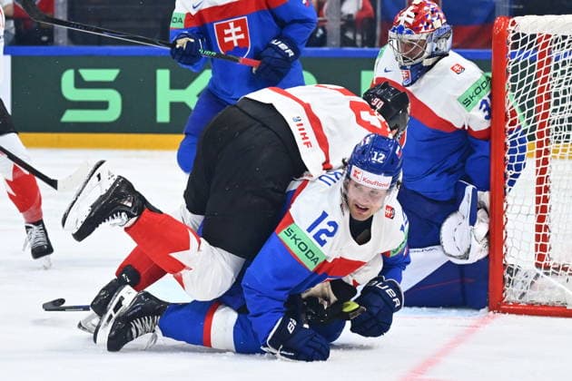 L-R Samuel Knazko (SVK), Ryan O Reilly (CAN) and goalkeeper Samuel Hlavaj (SVK) in action during to the group B match of the World Ice hockey, Eishockey Championship, Slovakia - Canada, Fribourg, Switzerland, on May 24, 2026. (CTKxPhoto RadekxPetrasek) CTKPhotoP2026052406709  CTKPhotoP2026052406709
