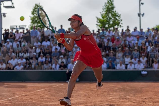 2026 French Open - Day One Emma Raducanu returns the ball against Solana Sierra during the Roland Garros Grand Slam Tournament on May 24, 2026, in Paris, France. Paris France  Copyright: xRobertxSzaniszlox originalFilename:szaniszlo-notitle260524_npNaX.jpg