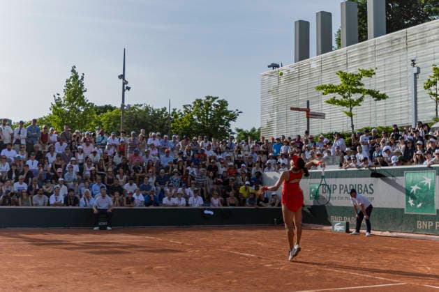 2026 French Open - Day One Emma Raducanu serves against Solana Sierra during the Roland Garros Grand Slam Tournament on May 24, 2026, in Paris, France. Paris France  Copyright: xRobertxSzaniszlox originalFilename:szaniszlo-notitle260524_npr3q.jpg
