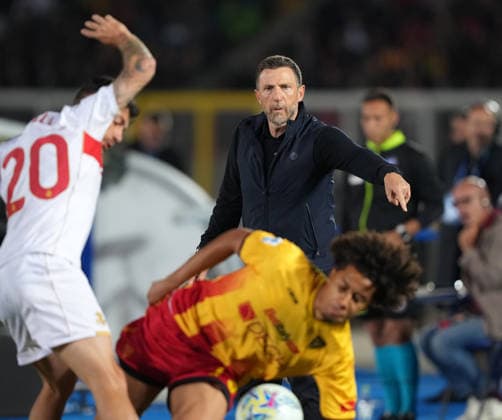US Lecce v Genoa CFC - Serie A Eusebio Di Francesco, head coach of US Lecce, watches the Serie A match between US Lecce and CFC Genoa in Lecce, Italy, on May 24, 2026. Lecce Italy  Copyright: xGabrielexMaricchiolox originalFilename:maricchiolo-usleccev260524_npJZK.jpg