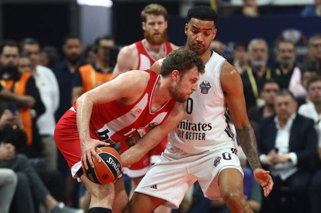 Olympiacos Piraeus v Real Madrid Euroleague Final Four Trey Lyles of Real Madrid blocks to Sasha Vezenkov of Olympiacos during the Euroleague match, Final Four, Final game between Olympiacos Piraeus v Real Madrid played at ATHENS Telekom Center Athens Stadium on May 24nd 2026 in Athens Greece Athens Greece Basketball Copyright: xAgenciaxLOFx