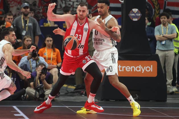 Olympiacos Piraeus v Real Madrid - EuroLeague Final ATHENS, GREECE - MAY 24: Olympiacos Piraeus Nikola Milutinov (34) competes for the ball with Real Madrid s Trey Lyles (0) during the EuroLeague Final Four championship game at OAKA Arena in Athens, Greece, on May 24, 2026. Ayhan Mehmet Anadolu Athens Greece. Editorial use only. Please get in touch for any other usage.  Copyright: x2026xAnadoluxAyhanxMehmetx