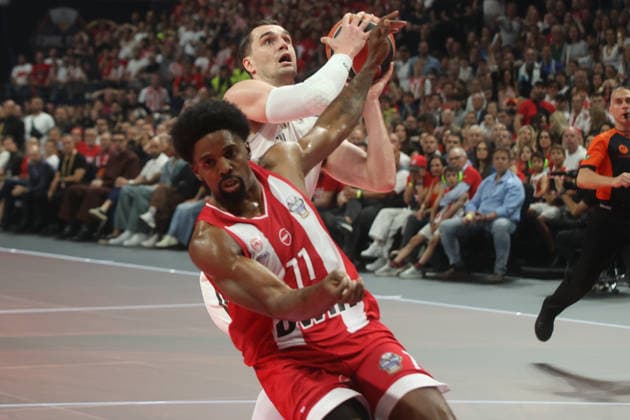 Olympiacos Piraeus v Real Madrid - EuroLeague Final ATHENS, GREECE - MAY 24: Olympiacos Piraeus Shaquielle McKissic (77) competes for the ball with Real Madrid s Mario Hezonja during the EuroLeague Final Four championship game at OAKA Arena in Athens, Greece, on May 24, 2026. Ayhan Mehmet Anadolu Athens Greece. Editorial use only. Please get in touch for any other usage.  Copyright: x2026xAnadoluxAyhanxMehmetx