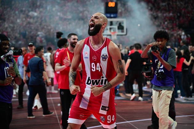Olympiacos Piraeus v Real Madrid Euroleague Final Four Evan Fournier of Olympiacos after winning the game and being crowned Euroleague champions during the Euroleague match, Final Four, Final game between Olympiacos Piraeus v Real Madrid played at ATHENS Telekom Center Athens Stadium on May 24nd 2026 in Athens Greece Athens Greece Basketball Copyright: xAgenciaxLOFx