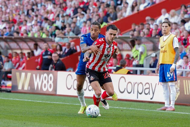 Sunderland v Chelsea, Premier League Enzo Le Fee of Sunderland battles with Joao Pedro of Chelsea during the Sunderland v Chelsea Premier League match at the Stadium of Light, Sunderland, England on 24 May 2026 Credit: Craig Cowan Every Second Media Editorial use only. All images are copyright Every Second Media Limited. No images may be reproduced without prior permission. All rights reserved. Premier League and Football League images are subject to licensing agreements with Football DataCo Limited. see https: www.football-dataco.com Copyright: xIMAGO EveryxSecondxMediax ESM-2012-0178 CraigxCowanx xEveryxSecondxMediax