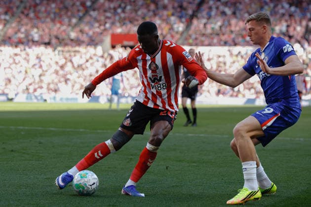 Sunderland v Chelsea, Premier League Liam Delap of Chelsea closes down Nordi Mukiele of Sunderland during the Sunderland v Chelsea Premier League match at the Stadium of Light, Sunderland, England on 24 May 2026 Credit: Craig Cowan Every Second Media Editorial use only. All images are copyright Every Second Media Limited. No images may be reproduced without prior permission. All rights reserved. Premier League and Football League images are subject to licensing agreements with Football DataCo Limited. see https: www.football-dataco.com Copyright: xIMAGO EveryxSecondxMediax ESM-2012-0184 CraigxCowanx xEveryxSecondxMediax