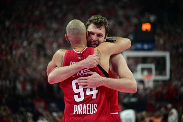 Olympiacos Piraeus v Real Madrid Euroleague Final Four Sasha Vezenkov of Olympiacos and Evan Fournier of Olympiacos during the Euroleague match, Final Four, Final game between Olympiacos Piraeus v Real Madrid played at ATHENS Telekom Center Athens Stadium on May 24nd 2026 in Athens Greece Athens Greece Basketball Copyright: xAgenciaxLOFx