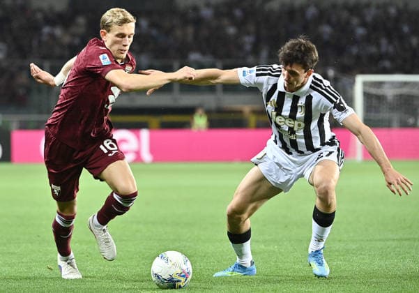 Torino v Juventus - Serie A TURIN, ITALY, MAY 24: Torino s Marcus Pedersen (L) fight for the ball with Juventus Andrea Cambiaso during the Italian serie A football match between Torino and Juventus at the stadio Olimpico Grande Torino in Turin, Italy, on May 24, 2026. Isabella Bonotto Anadolu Turin Italy. Editorial use only. Please get in touch for any other usage.  Copyright: x2026xAnadoluxIsabellaxBonottox