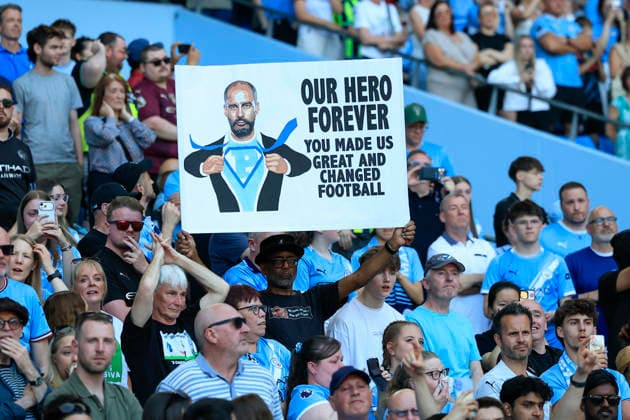 Manchester City v Aston Villa, Premier League City fan holds up his message in support of Pep Guardiola during the celebrations at the end of the Premier League match between Manchester City and Aston Villa at the Etihad Stadium, Manchester, UK on 24 May 2026. Manchester Etihad Stadium Manchester UK Editorial use only DataCo restrictions apply See www.football-dataco.com , Copyright: xConorxMolloyx PSI-24291-0091