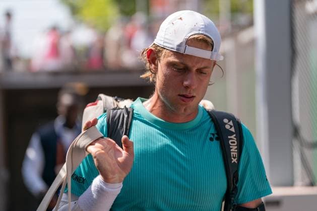 2026-05-24 2026 French Open - Day One PARIS, FRANCE - MAY 24: Zizou Bergs of Belgium looks dejected during Day One of the 2026 French Open at Roland Garros on May 24, 2026 in Paris, France. (Photo by Marleen Fouchier BSR Agency) Paris France Content not available for redistribution in The Netherlands directly or indirectly through any third parties. Copyright: xBSRxAgencyx
