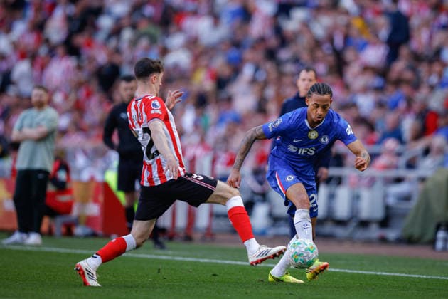 Sunderland v Chelsea, Premier League Joao Pedro of Chelsea beats Trai Hume of Sunderland during the Sunderland v Chelsea Premier League match at the Stadium of Light, Sunderland, England on 24 May 2026 Credit: Craig Cowan Every Second Media Editorial use only. All images are copyright Every Second Media Limited. No images may be reproduced without prior permission. All rights reserved. Premier League and Football League images are subject to licensing agreements with Football DataCo Limited. see https: www.football-dataco.com Copyright: xIMAGO EveryxSecondxMediax ESM-2012-0194 CraigxCowanx xEveryxSecondxMediax