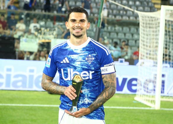 Lucas Da Cunha Panini player of the match during the Serie A soccer match between Cremonese and Como at the Giovanni Zini in Cremona, north west Italy - Domenica , 24 Maggio 2026. - Soccer .  Copyright: xAlbertoxMariani LaPressex