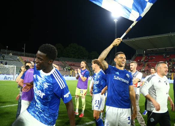 Como s player celebrates during the Serie A soccer match between Cremonese and Como at the Giovanni Zini in Cremona, north west Italy - Domenica , 24 Maggio 2026. - Soccer .  Copyright: xAlbertoxMariani LaPressex