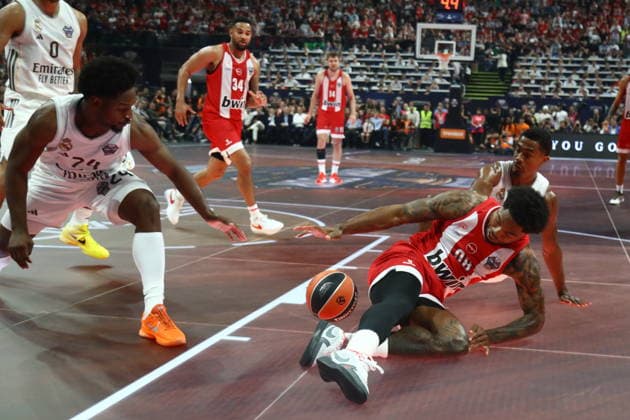 Olympiacos Piraeus v Real Madrid Euroleague Final Four Tyrique Jones of Olympiacos and Andres Feliz of Real Madrid and Theo Maledon of Real Madrid during the Euroleague match, Final Four, Final game between Olympiacos Piraeus v Real Madrid played at ATHENS Telekom Center Athens Stadium on May 24nd 2026 in Athens Greece Athens Greece Basketball Copyright: xAgenciaxLOFx