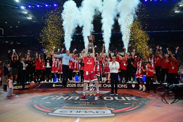 Olympiacos Piraeus v Real Madrid Euroleague Final Four Olympiacos Piraeus after winning the game and being crowned Euroleague champions during the Euroleague match, Final Four, Final game between Olympiacos Piraeus v Real Madrid played at ATHENS Telekom Center Athens Stadium on May 24nd 2026 in Athens Greece Athens Greece Basketball Copyright: xAgenciaxLOFx