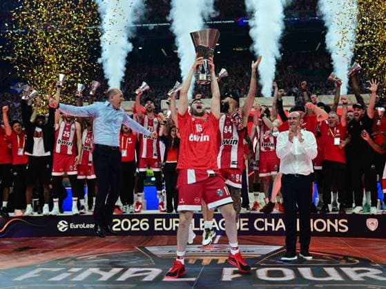 Olympiacos Piraeus v Real Madrid Euroleague Final Four Olympiacos Piraeus after winning the game and being crowned Euroleague champions during the Euroleague match, Final Four, Final game between Olympiacos Piraeus v Real Madrid played at ATHENS Telekom Center Athens Stadium on May 24nd 2026 in Athens Greece Athens Greece Basketball Copyright: xAgenciaxLOFx
