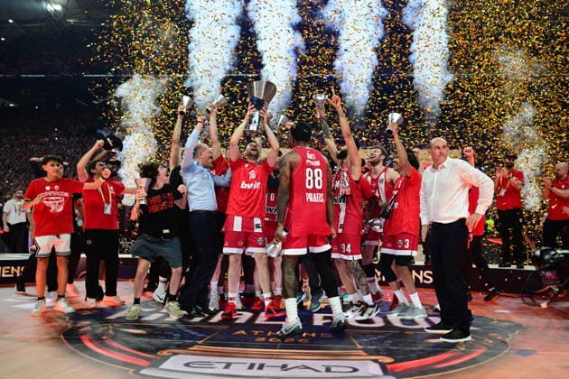 Olympiacos Piraeus v Real Madrid Euroleague Final Four Olympiacos Piraeus after winning the game and being crowned Euroleague champions during the Euroleague match, Final Four, Final game between Olympiacos Piraeus v Real Madrid played at ATHENS Telekom Center Athens Stadium on May 24nd 2026 in Athens Greece Athens Greece Basketball Copyright: xAgenciaxLOFx