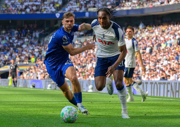 Tottenham Hotspur v Everton Premier League Mathys Tel of Tottenham Hotspur battles for the ball with Kiernan Dewsbury-Hall of Everton during the Premier League match at Tottenham Hotspur Stadium, London 24 05 2026 UK Newspapers OUT Copyright: xGraemexWilcocksonx FIL-23469-0081