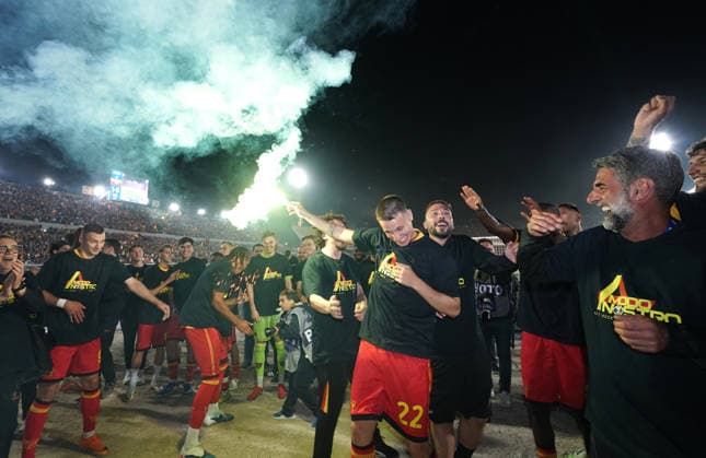 US Lecce v Genoa CFC - Serie A Players of Lecce react at the end of the Serie A match between US Lecce and CFC Genoa in Lecce, Italy, on May 24, 2026. Lecce Italy  Copyright: xGabrielexMaricchiolox originalFilename:maricchiolo-usleccev260524_npwhU.jpg