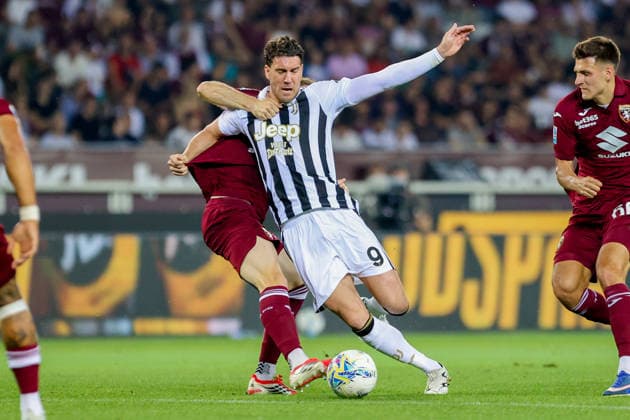 Juventus Dusan Vlahovic fights for the ball during the Serie A soccer match between Torino and Juventus at the Olimpic Stadium in Turin, Italy - Sunday, May 24, 2026. - Soccer .  Copyright: xTanoxPecoraro LaPressex