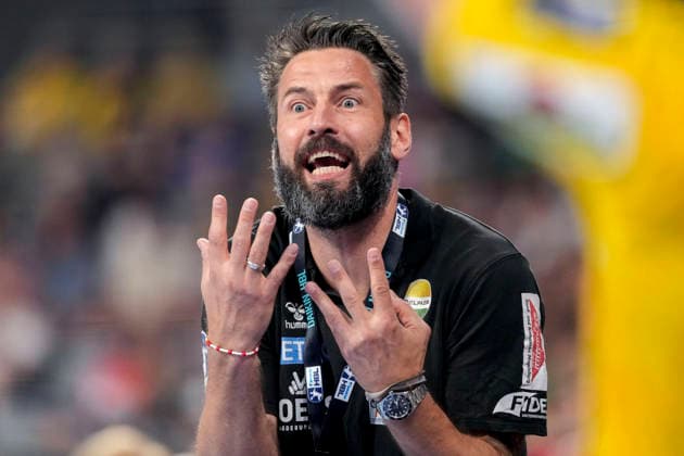 Bennet Wiegert (Trainer, Cheftrainer, SCM), gibt Anweisungen, gestikuliert, mit den Armen gestikulieren, Einzelbild, Einzelfoto, Aktion, Action, 24.05.2026, Mannheim (Deutschland), Handball, Bundesliga, Rhein-Neckar Löwen - SC Magdeburg *** Bennet Wiegert coach, head coach, SCM , gives instructions, gestures, gesturing with arms, single picture, single photo, action, action, 24 05 2026, Mannheim Germany , Handball, Bundesliga, Rhein Neckar Löwen SC Magdeburg xozx