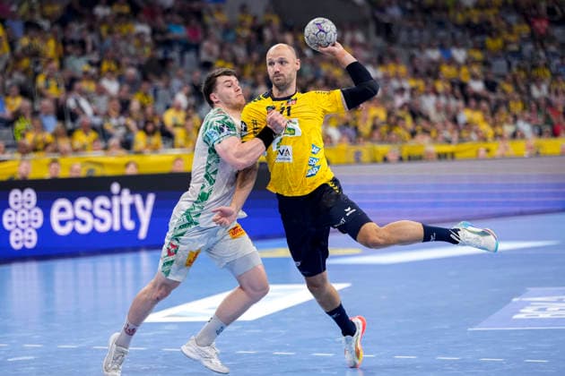 from left Elvar Örn Jonsson SCM, 19 , Lukas Sandell RNL, 11 , duel, duel, tackle, tackling, dynamics, action, action, 24 05 2026, Mannheim Germany , Handball, Bundesliga, Rhein Neckar Löwen SC Magdeburg xozx