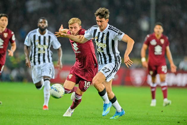 Torino™s Marcus Pedersen fights for the ball with Juventus Andrea Cambiaso during the Serie A soccer match between Torino and Juventus at the Olimpic Stadium in Turin, Italy - Sunday, May 24, 2026. - Soccer .  Copyright: xTanoxPecoraro LaPressex