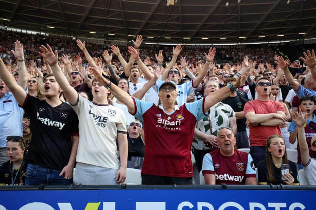 West Ham gegen Leeds 24. Mai 2026, London Premier League Fußball West Ham United gegen Leeds United West Ham Fans Foto Charlotte Wilson Abseits London UK  Copyright: xCharlottexWilsonx xOffsidexOffside