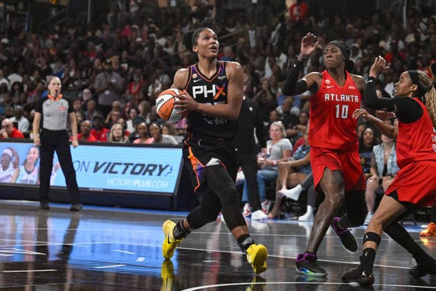 COLLEGE PARK, GA - MAY 24: Phoenix forward Alyssa Thomas (25) drives to the basket during the WNBA, Basketball Damen, USA game between the Phoenix Mercury and the Atlanta Dream on May 24th, 2026 at Gateway Center Arena in College Park, GA. (Photo by Rich von Biberstein Icon Sportswire) WNBA: MAY 24 Phoenix Mercury at Atlanta Dream EDITORIAL USE ONLY Icon260524016