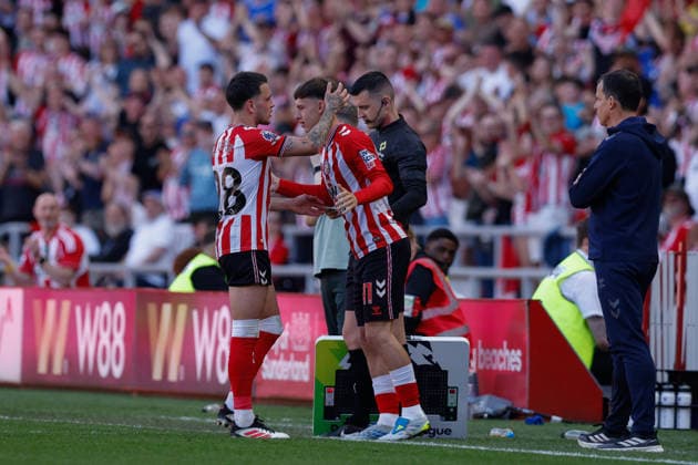 Sunderland v Chelsea, Premier League Enzo Le Fee of Sunderland and Chris Rigg of Sunderland embrace during the Sunderland v Chelsea Premier League match at the Stadium of Light, Sunderland, England on 24 May 2026 Credit: Craig Cowan Every Second Media Editorial use only. All images are copyright Every Second Media Limited. No images may be reproduced without prior permission. All rights reserved. Premier League and Football League images are subject to licensing agreements with Football DataCo Limited. see https: www.football-dataco.com Copyright: xIMAGO EveryxSecondxMediax ESM-2012-0237 CraigxCowanx xEveryxSecondxMediax