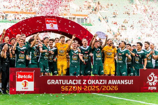 2026.05.24 Wroclaw pilka nozna Betclic 1.Liga sezon 2025 2026 Slask Wroclaw - Pogon Grodzisk Mazowiecki N z Slask Wroclaw celebracja awans plandeka radosc Foto Gleb Soboliev PressFocus 2026.05.24 Wroclaw Football - Polish Second division season 2025 2026 Slask Wroclaw - Pogon Grodzisk Mazowiecki Slask Wroclaw celebracja awans plandeka radosc Credit: Gleb Soboliev PressFocus NEWSPIX.PL --- newspix.pl 