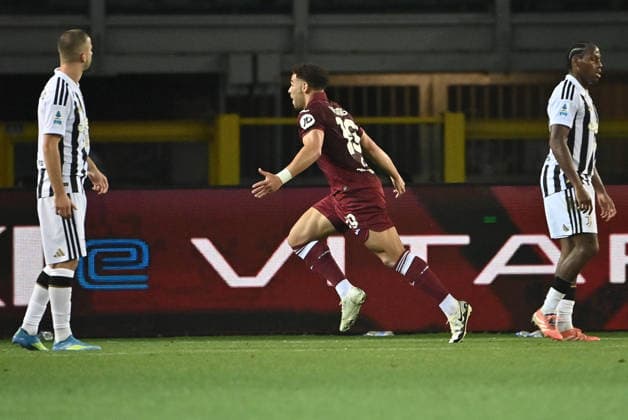 Torino v Juventus - Serie A TURIN, ITALY - MAY 24: Torino s Che Adams (C) celebrates after scores his team s second goal during the Italian Serie A football match between Torino and Juventus at the Stadio Olimpico Grande Torino in Turin, Italy, on May 24, 2026. Isabella Bonotto Anadolu Turin Italy. Editorial use only. Please get in touch for any other usage.  Copyright: x2026xAnadoluxIsabellaxBonottox