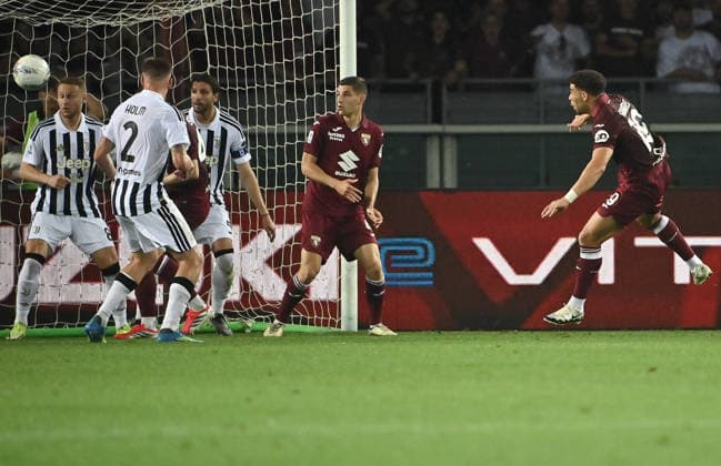 Torino v Juventus - Serie A TURIN, ITALY - MAY 24: Torino s Che Adams (R) scores his team s second goal during the Italian serie A football match between Torino and Juventus at the stadio Olimpico Grande Torino in Turin, Italy, on May 24, 2026. Isabella Bonotto Anadolu Turin Italy. Editorial use only. Please get in touch for any other usage.  Copyright: x2026xAnadoluxIsabellaxBonottox