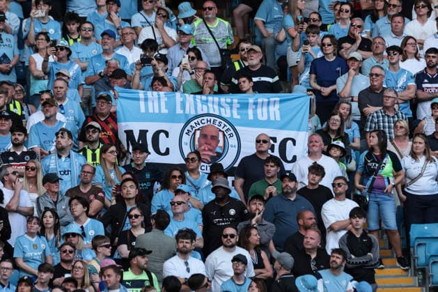 Manchester City v Aston Villa - Premier League Fans pay tribute to Pep Guardiola, manager of Manchester City, during the Premier League match between Manchester City and Aston Villa at Etihad Stadium in Manchester, United Kingdom, on May 24, 2026. Manchester Greater Manchester United, ManU Kingdom  Copyright: xNewsxImagesx originalFilename:cosgrove-premierl260524_nprAs.jpg