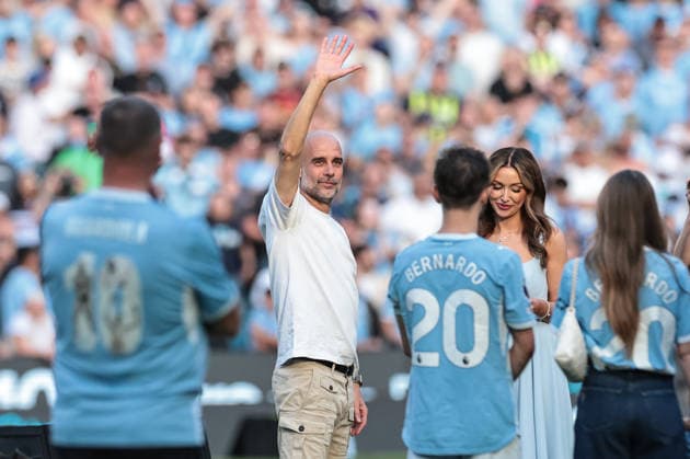 Manchester City v Aston Villa - Premier League Pep Guardiola, manager of Manchester City, waves to the fans during the Premier League match between Manchester City and Aston Villa at Etihad Stadium in Manchester, United Kingdom, on May 24, 2026. Manchester Greater Manchester United, ManU Kingdom  Copyright: xNewsxImagesx originalFilename:cosgrove-premierl260524_npPJv.jpg