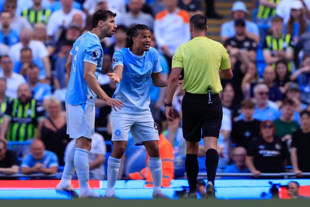 Manchester City v Aston Villa, Premier League Nathan Ake (6) of Manchester City appeals to referee Andy Madley during the Premier League match between Manchester City and Aston Villa at the Etihad Stadium, Manchester, UK on 24 May 2026. Manchester Etihad Stadium Manchester UK Editorial use only DataCo restrictions apply See www.football-dataco.com , Copyright: xConorxMolloyx PSI-24291-0142