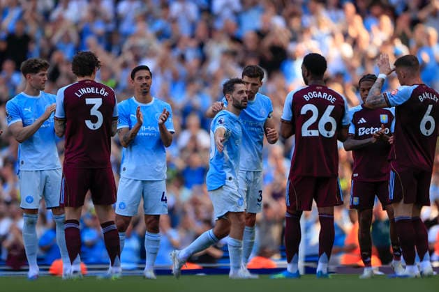 Manchester City v Aston Villa, Premier League Bernardo Silva (20) of Manchester City is given a guard of honour as he is substituted in his last game for City during the Premier League match between Manchester City and Aston Villa at the Etihad Stadium, Manchester, UK on 24 May 2026. Manchester Etihad Stadium Manchester UK Editorial use only DataCo restrictions apply See www.football-dataco.com , Copyright: xConorxMolloyx PSI-24291-0151